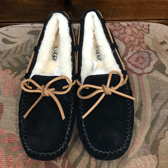 ugg dakota slipper black